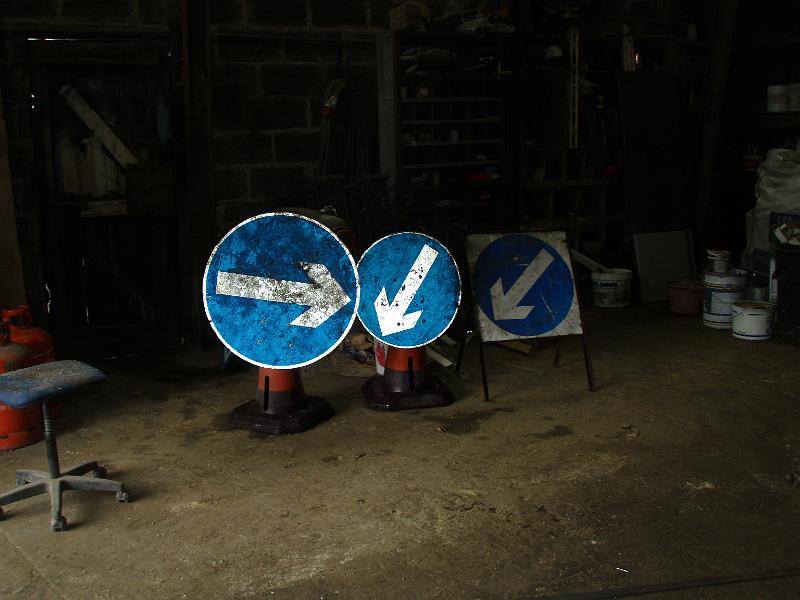 Car directional arrows by SJBurgess Engineering.jpg
